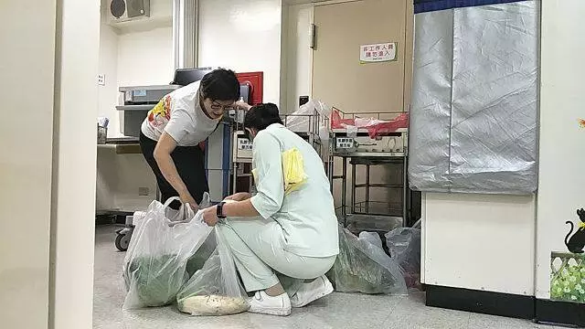 再忙也要搶!護理師上班「忙著買菜」網友超錯愕 背後原因超催淚「讓大家哭到視線模糊」