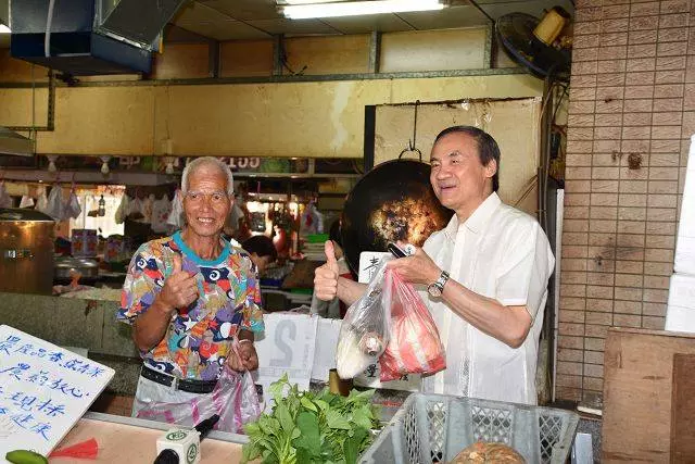 再忙也要搶!護理師上班「忙著買菜」網友超錯愕 背後原因超催淚「讓大家哭到視線模糊」