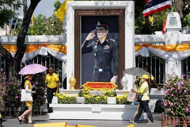 從空姐到「保鏢」再到王后,泰國這位新王后啥來頭?