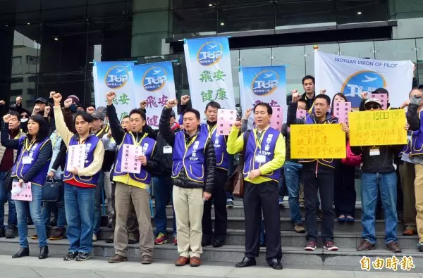 勞資談判沒共識!他酸嗆:「為何長榮可以華航不行?」 長榮機長跳出反擊「曝光不罷工原因」