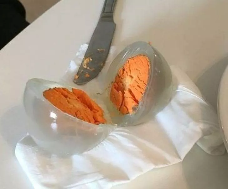20張保證全天然沒修圖「最驚嚇到掉下巴」照片 鯊魚的肚子底部...到底是被什麼附身