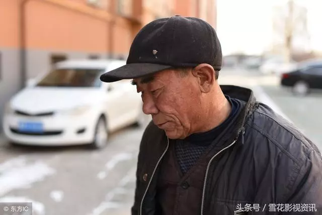 55歲父親想找老伴遭到兒女反對,七歲孫子說句話,兒女都低頭不語