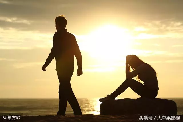 女孩分手後發現自己懷孕,和朋友去醫院打胎,在門口碰見個意外