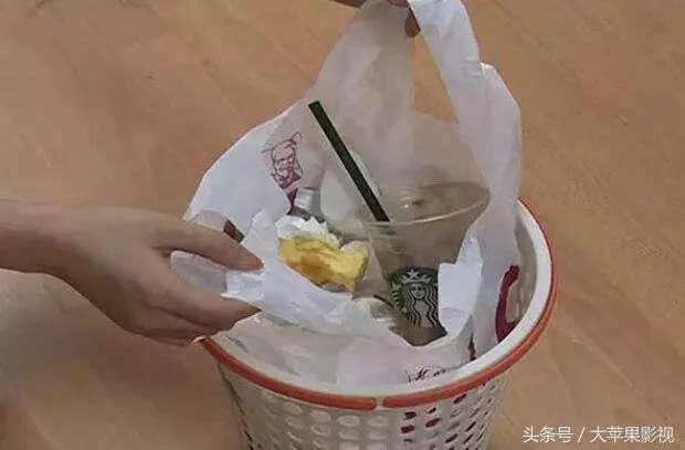 兒媳生龍鳳胎,婆婆卻把她趕走,哥哥上門理論,瞥眼垃圾桶他蒙了