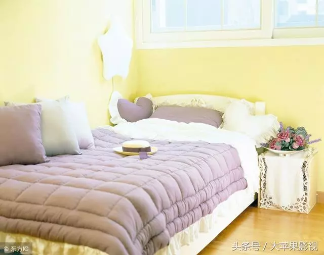 妻子嫌丈夫打呼嚕分房睡,丈夫半夜給她蓋被,掀開被子後我想離婚