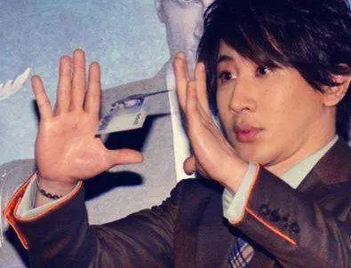 41歲劉謙近照曝光!整容失敗,發福蒼老,如今慘變60歲大叔!(網友):他老婆根本就像是他的女兒!悲劇咯...