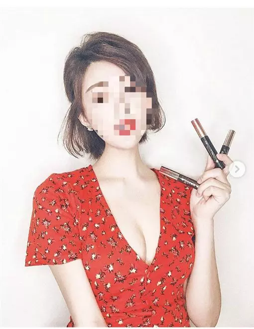 已婚機長偷吃空姐!小三曾上表特~本人照片曝光令人崩潰…