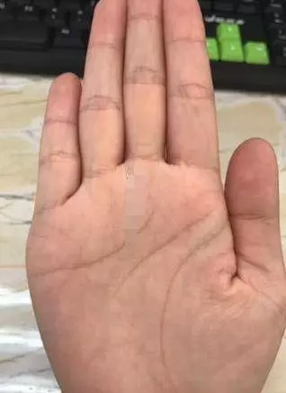 不缺錢的手相,尤其是第一個,富貴命格,一生不缺錢