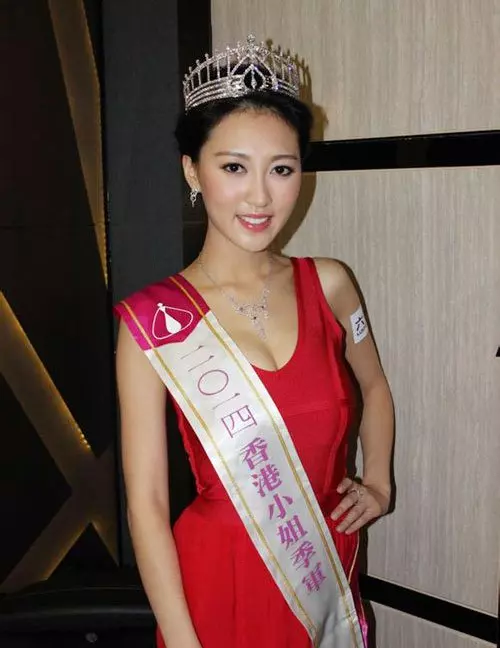 原來是有新目標?27歲港姐離婚前爆激吻百億身家新歡!斬斷「爺孫戀」後秒轉向「父女戀」?
