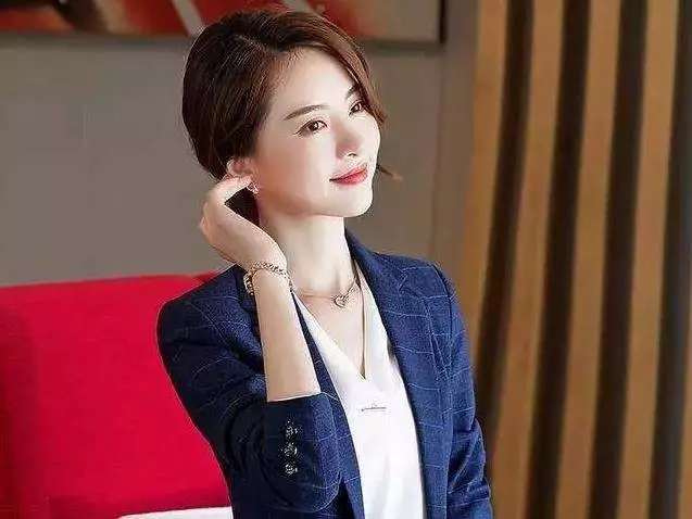 女面試官:什麼東西右手可以拿,左手不可以?男子一句話被錄取