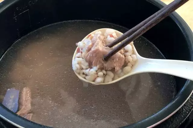 穀雨過後就是夏,煮鍋排骨湯加兩味,袪除濕氣,還能健脾益腎