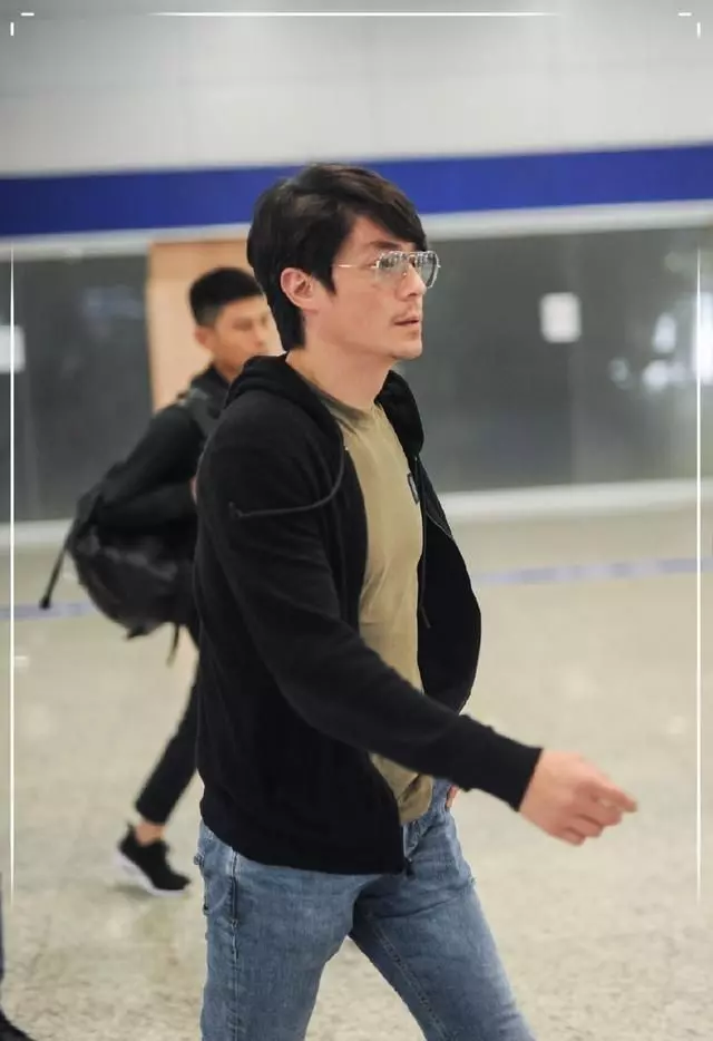 男神肥了!霍建華身材大走樣!跳躍肚腩肉+擠爆破洞褲的肥腿嚇壞眾人!網友: 我的白子畫啊~