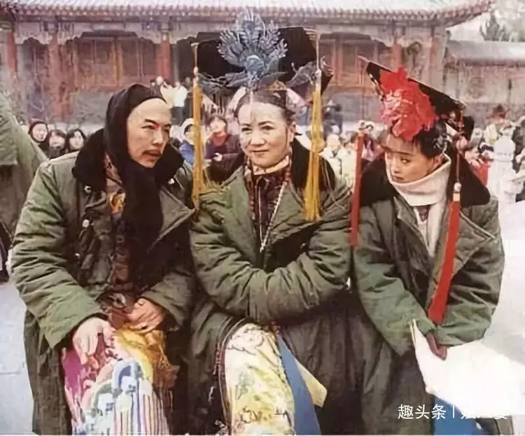 片場休息時,吳謹言在接吻,baby在抽菸,趙麗穎最厲害,劉德華最讓人心疼!