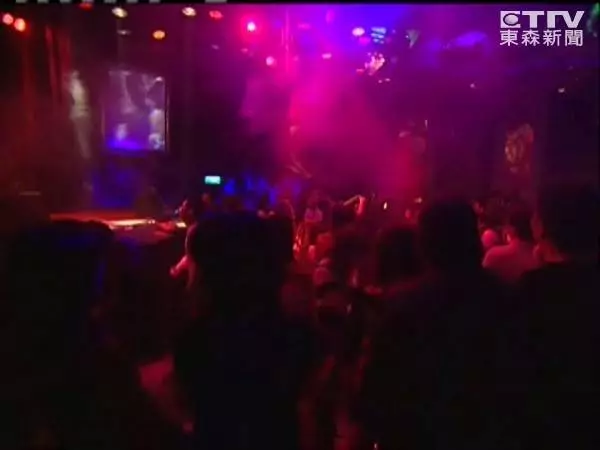 《可悲》新 山:只因遞一杯檸檬水給女生,青年頭部縫了50多針~