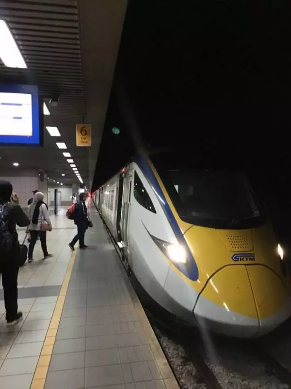 乘電動火車就能從吉隆玻去Singapore!費用大約只要RM57,不要只會自駕或飛機啦