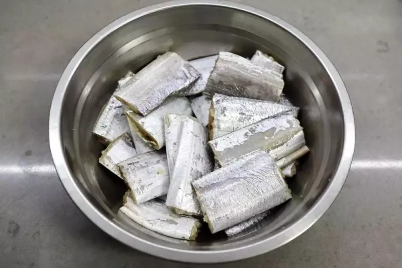 紅燒帶魚:帶魚這樣做,完整不碎還入味,全家大愛