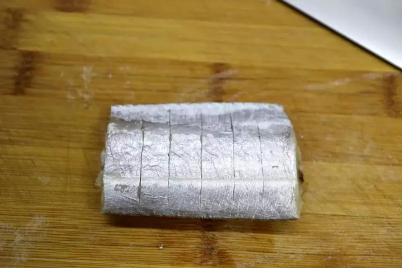 紅燒帶魚:帶魚這樣做,完整不碎還入味,全家大愛
