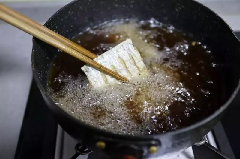 紅燒帶魚:帶魚這樣做,完整不碎還入味,全家大愛
