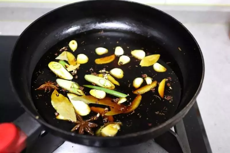 紅燒帶魚:帶魚這樣做,完整不碎還入味,全家大愛