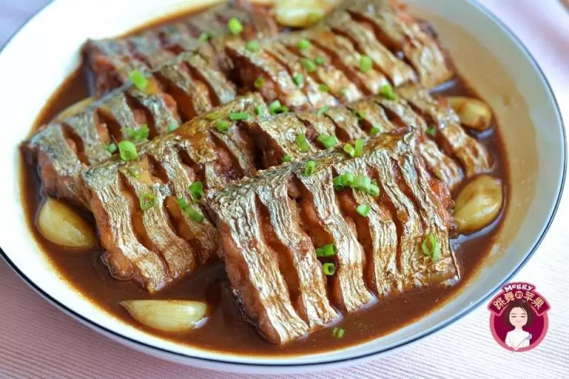 紅燒帶魚:帶魚這樣做,完整不碎還入味,全家大愛
