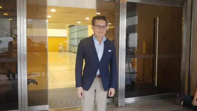 前港姐棄66歲前夫 ,搭上168億新歡