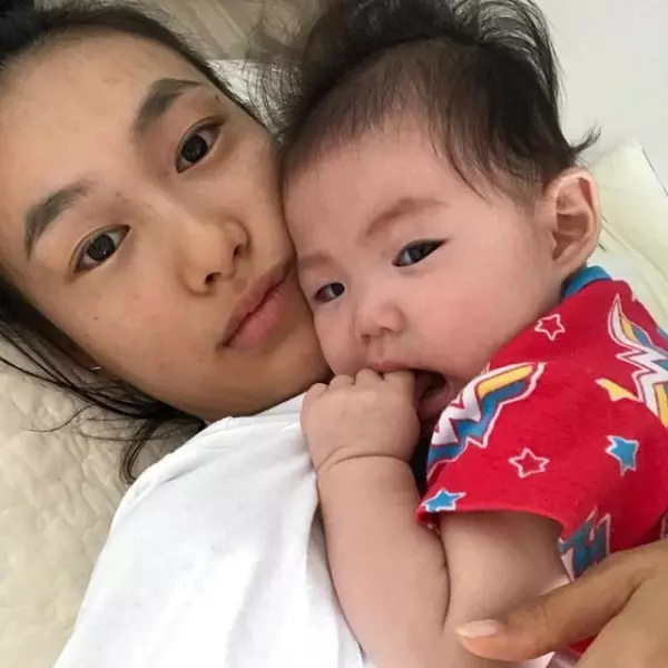陳冠希老婆首次PO出母女照!如今女兒越大越醜,眼瞇、鼻子扁!網友:玩女兒的下場,如今女兒基因完蛋了!