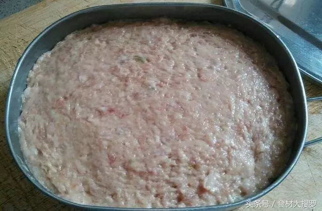 教大家自製午餐肉,味道絕對正,做法也是超級簡單的。..