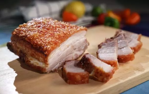 自製簡單「港式脆皮燒肉」,結果香到一家人!!
