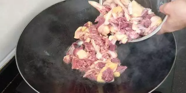 賣了12年啤酒鴨的大廚,教您正宗啤酒鴨配方,紅潤潤的看著都流口水!!!