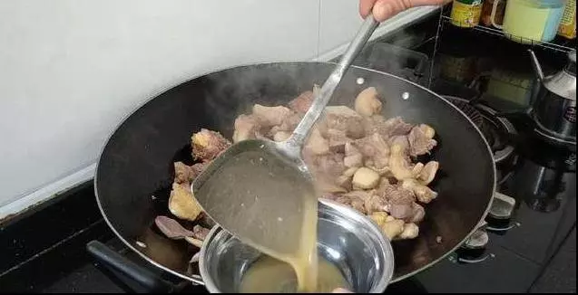 賣了12年啤酒鴨的大廚,教您正宗啤酒鴨配方,紅潤潤的看著都流口水!!!