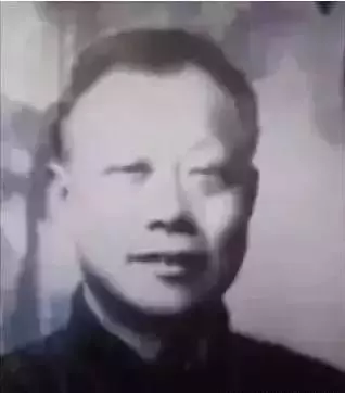 傳奇母親!她40多歲守寡,辛苦養大8女5男,培養13位博士,壽宴上竟請得動「美國前總統柯林頓」!