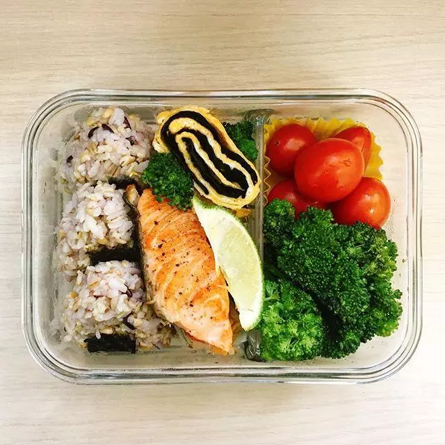 【誰說減肥需要節食?30個讓您愛上的減肥食譜,月甩8公斤!】 -