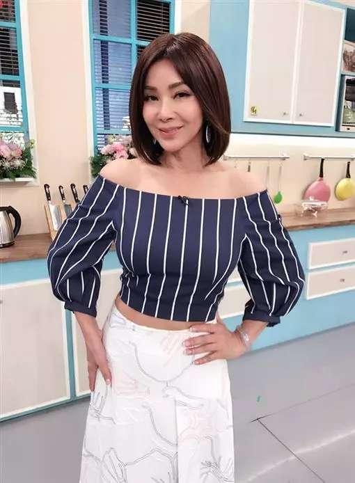 難忘日本帥醫!62歲陳美鳳「離婚3年終於有桃花」 左手無名指「被鑽戒套牢」甜曬合照