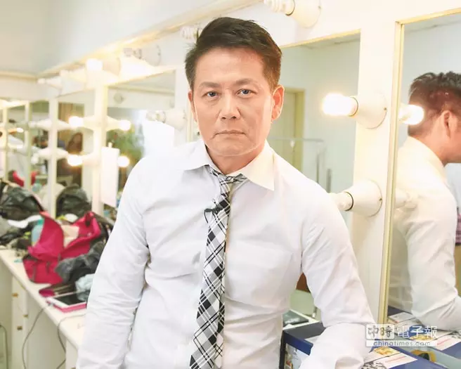 不忘恩情!徐乃麟搭機「得知對方身分」主動讓坐商務艙 霸氣回:怎可能讓他們坐經濟艙