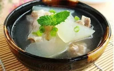 夏天減脂多喝3款湯:降糖、去火、治便秘,3天刮掉5斤油,越喝人越瘦