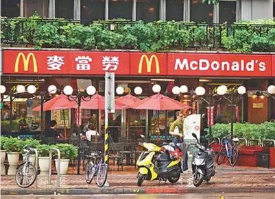 孩子在麥當勞偷東西後,媽媽只問了他4句話,網贊爆:臺灣的教育太棒了!連店經理都感謝媽媽