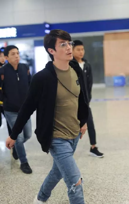 結婚太幸福?霍建華崩壞「帥臉腫成大叔」粉絲都傻住 往下拍「肚子快突破上衣」不敢直視