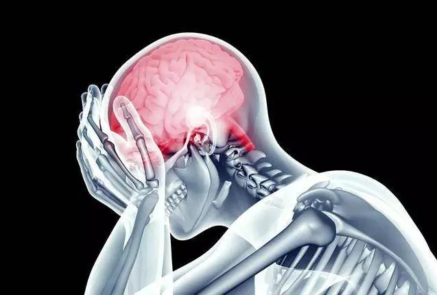 醫生提醒:過了50歲,不想中風,3種食物要儘量遠離,多做2件事,腦血管越來越乾淨