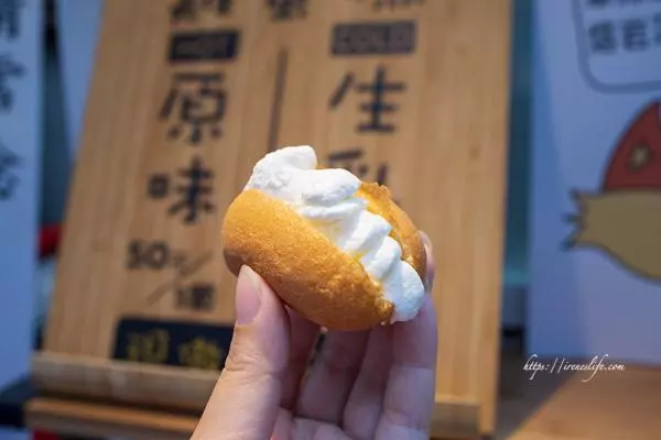 士林夜市美食~雞蛋糕夾入生乳,吉古拉塞入德式香腸,創意小吃無國界