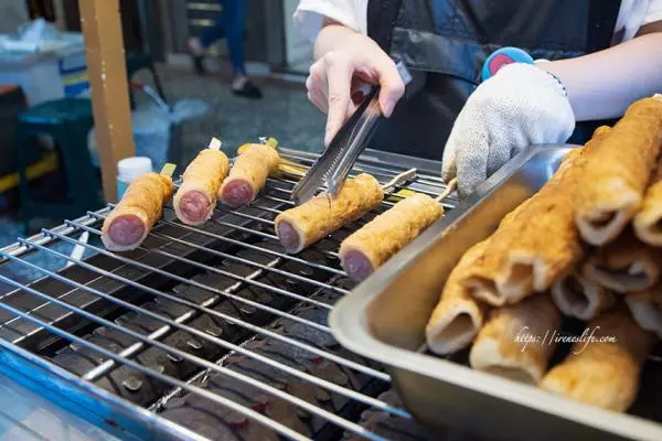 士林夜市美食~雞蛋糕夾入生乳,吉古拉塞入德式香腸,創意小吃無國界