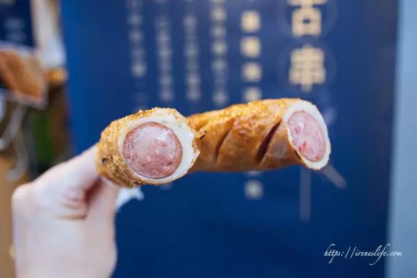 士林夜市美食~雞蛋糕夾入生乳,吉古拉塞入德式香腸,創意小吃無國界