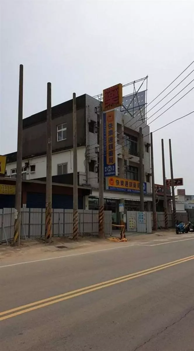1坪110萬逼屋主買回遭拒?畸零地遭立8支電線桿