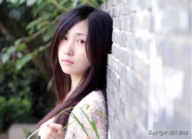 男人:我媽打你一下就離婚,你媽沒打過?女人:我媽打多少下都行