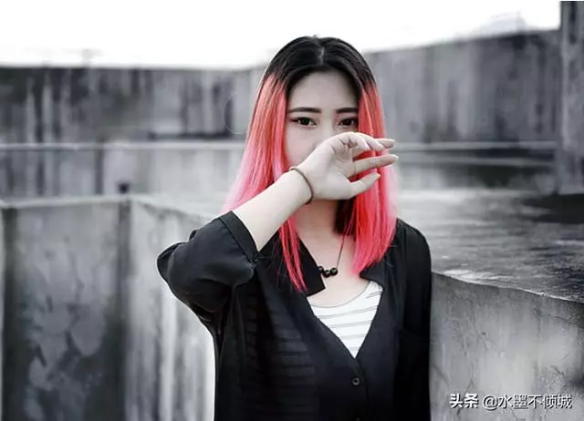 男人:我媽打你一下就離婚,你媽沒打過?女人:我媽打多少下都行