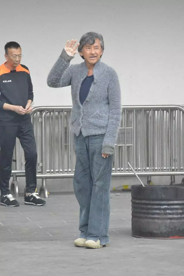 72歲林子祥為演唱會舉行拜神儀式,58歲太太葉倩文低調現身支持~