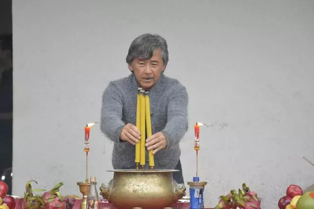 72歲林子祥為演唱會舉行拜神儀式,58歲太太葉倩文低調現身支持~