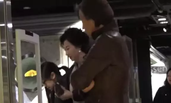 72歲林子祥為演唱會舉行拜神儀式,58歲太太葉倩文低調現身支持~