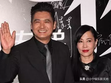 64歲周潤發帥氣依舊,前妻和現任老婆同樣59歲,顏值竟差這麼大!