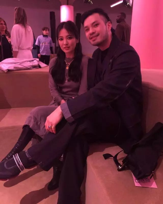 宋慧喬罕見濃妝艷抹現身,扎馬尾辮化身「夜場女王」太吸睛!