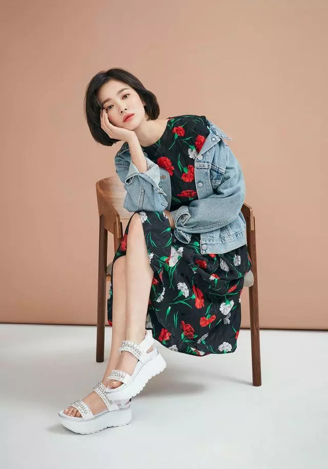 宋慧喬罕見濃妝艷抹現身,扎馬尾辮化身「夜場女王」太吸睛!
